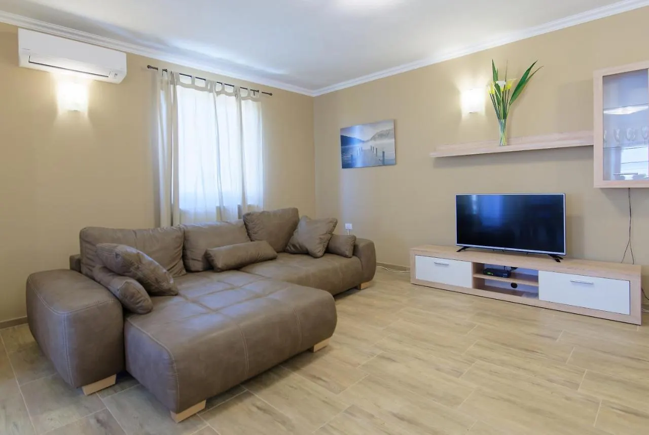 Apartments Belvedere Plovanija