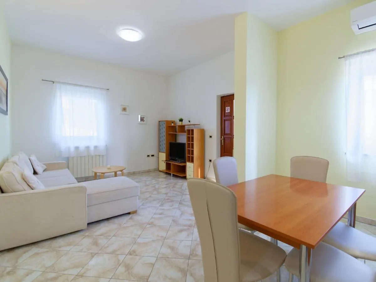 Apartments Belvedere Plovanija 0*,  Kroatië